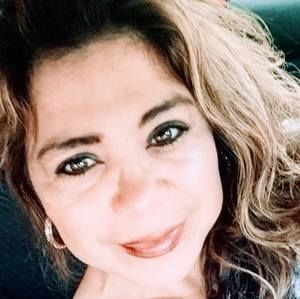 Meet your Posher, Claudia